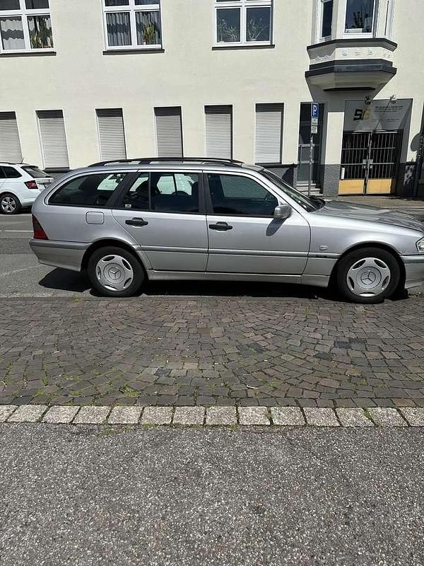 Silber Gebraucht 1998 Mercedes C180 Elegance Kombi | 2.450 € (Fairer Preis) - Bild 1/4