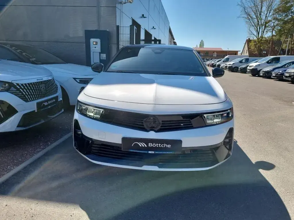 Gebraucht Opel Astra GSe 224 PS (164 kW) 2022 Weiß Limousine