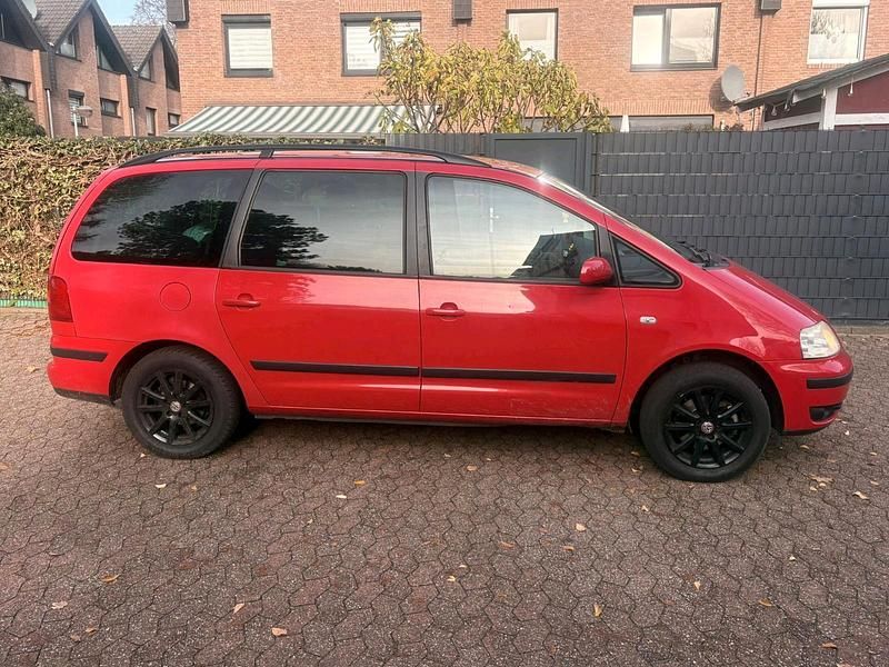 Rot Gebraucht 2003 VW Sharan Van / Kleinbus | 2.500 € (Fairer Preis) - Bild 1/4