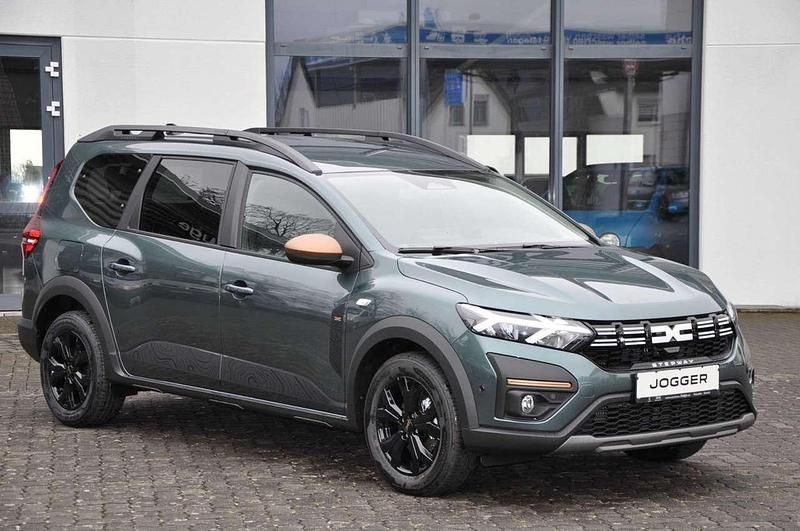 Neu Dacia Jogger Extreme 110 PS (80 kW) 2025 Zedergrün Van / Kleinbus