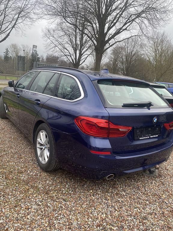 Gebraucht BMW 520 Performance 190 PS (139 kW) 2019 Mediterranblau Kombi