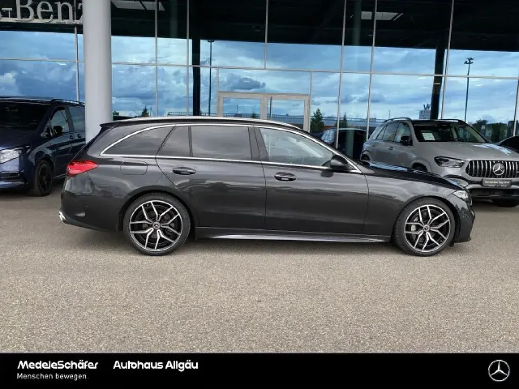 Gebraucht Mercedes 300 AMG 258 PS (189 kW) 2023 Lack graphitgrau (metallic) Kombi