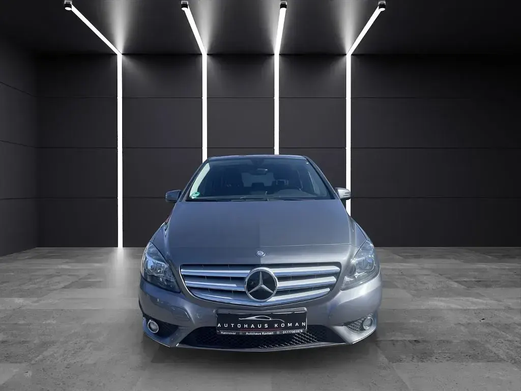 Gebraucht Mercedes B180 122 PS (89 kW) 2013 Grau Kleinwagen