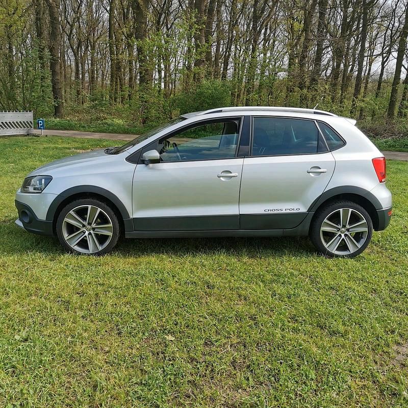 Silber Gebraucht 2011 VW Polo Cross Kleinwagen | 5.999 € (Fairer Preis) - Bild 1/4