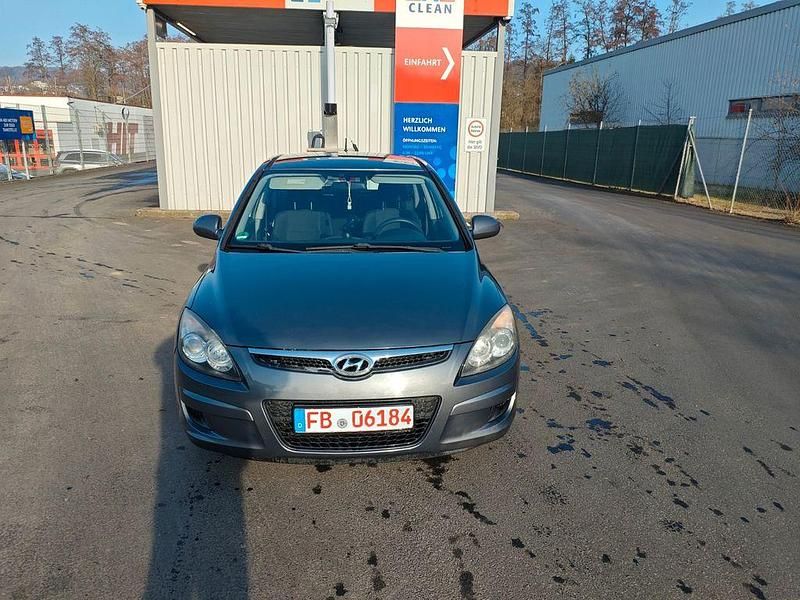 Gebraucht Hyundai i30 Classic 109 PS (80 kW) 2009 Grau Limousine