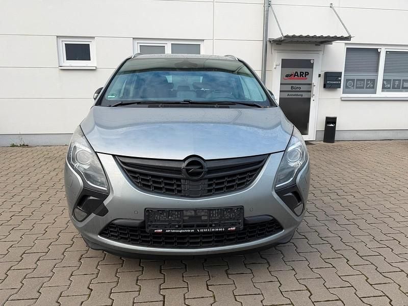 Grau Gebraucht 2012 Opel Zafira Van / Kleinbus | 5.790 € (Fairer Preis) - Bild 1/4