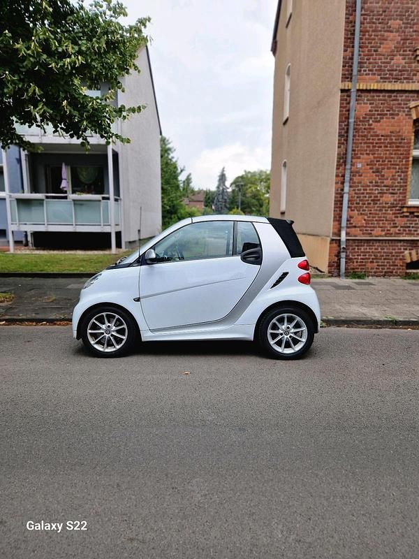 Weiß Gebraucht 2012 Smart ForTwo Cabrio Cabrio | 6.700 € (Etwas zu teuer) - Bild 1/4