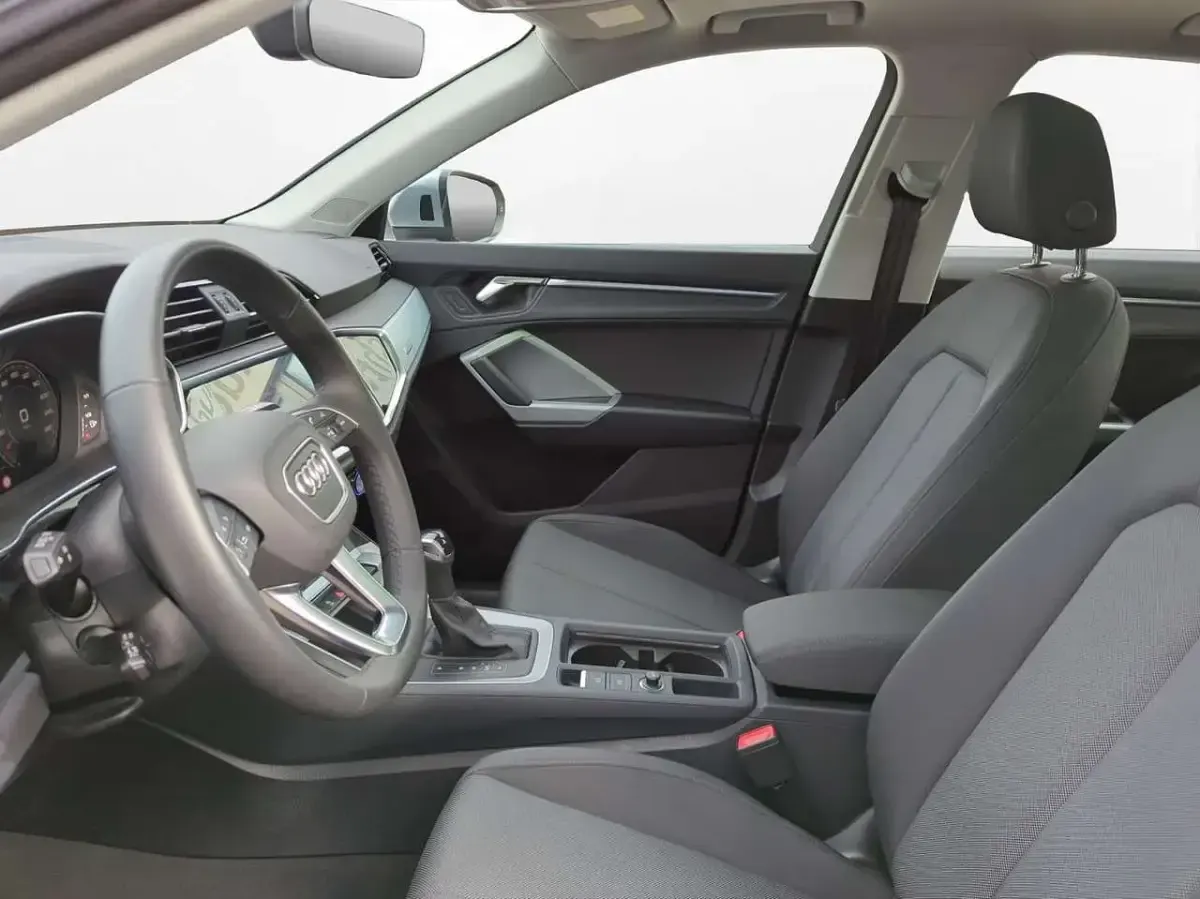 Używany Audi Q3 Advanced 150 KM (110 kW) 2023 Srebrny SUV