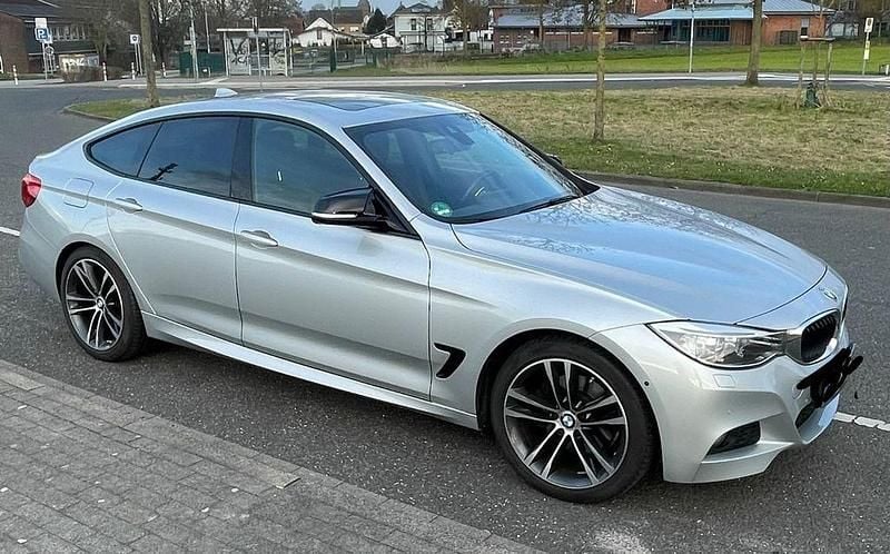 Gebraucht BMW 330 M Sport 258 PS (189 kW) 2015 Silber Limousine