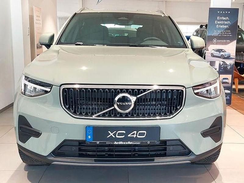 Sage green Gebraucht 2024 Volvo XC40 Core SUV | 42.990 € (Teuer) - Bild 1/4