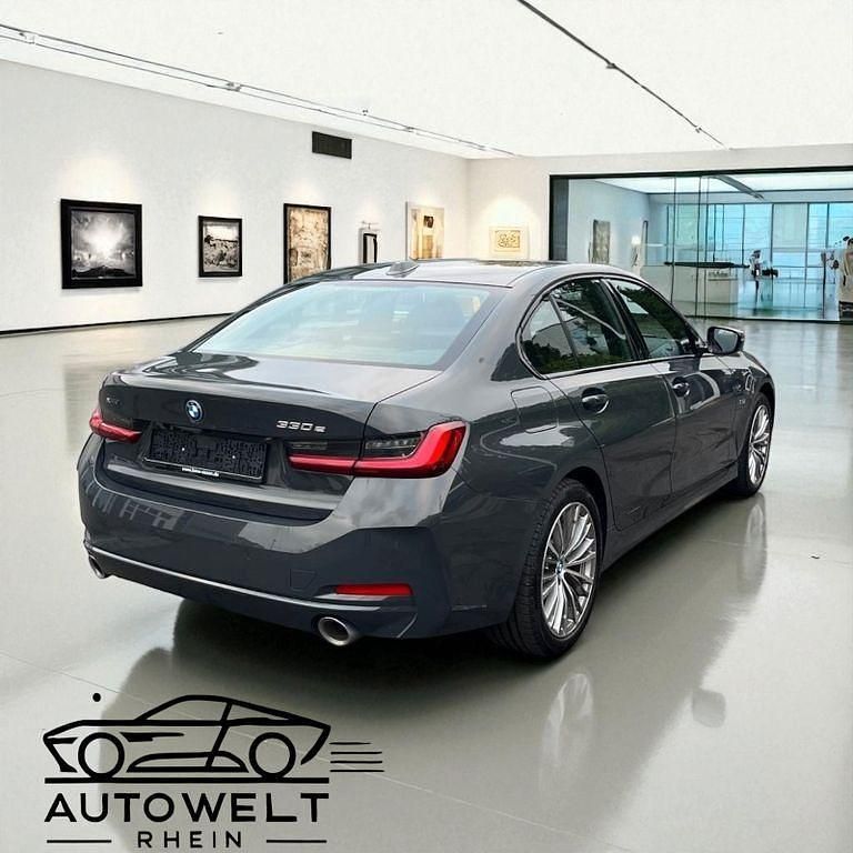 Gebraucht BMW 330e Performance 184 PS (135 kW) 2022 Grau Limousine