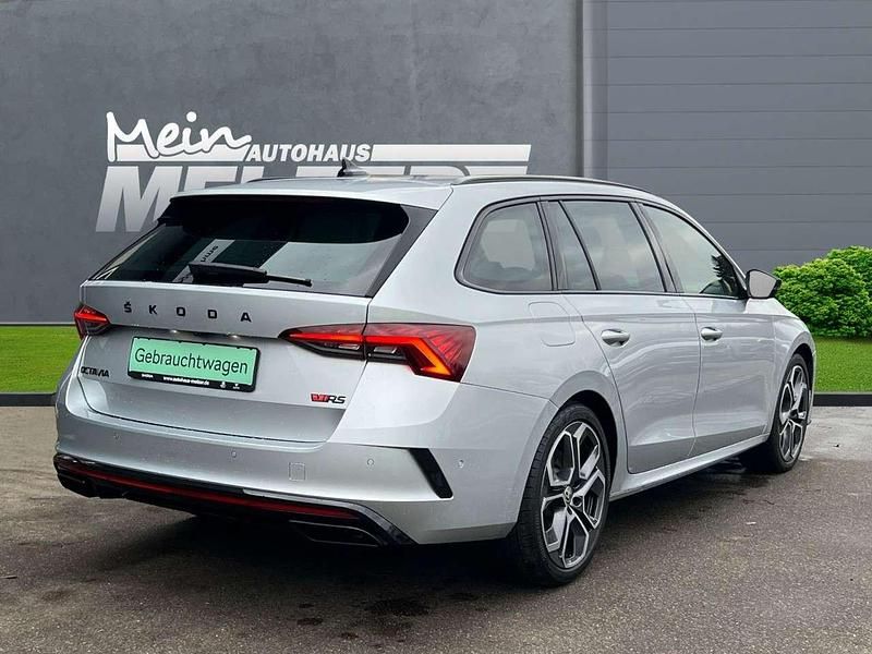 Gebraucht Skoda Octavia RS 245 PS (180 kW) 2023 Brilliantsilber Kombi