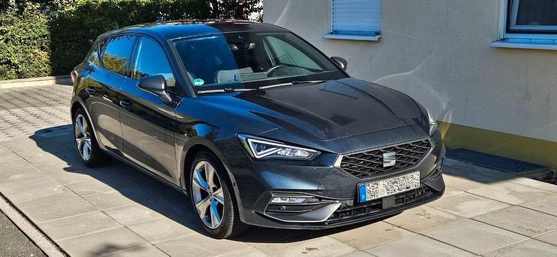 Grau Gebraucht 2021 Seat Leon FR Limousine | 17.299 € (Fairer Preis) - Bild 1/4