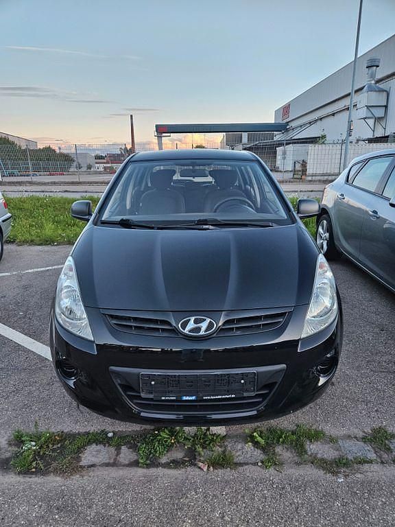 Schwarz Gebraucht 2011 Hyundai i20 Classic Limousine | 3.850 € (Fairer Preis) - Bild 1/4