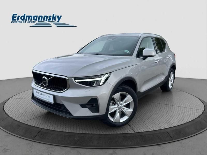 Silber Gebraucht 2024 Volvo XC40 Core SUV | 32.440 € (Superpreis) - Bild 1/4