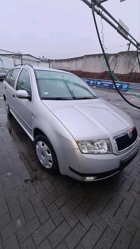Grau Gebraucht 2001 Skoda Fabia Classic Kombi | 1.999 € (Fairer Preis) - Bild 1/4