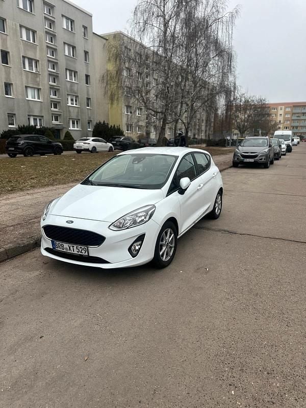 Weiß Gebraucht 2019 Ford Fiesta Kleinwagen | 7.000 € (Superpreis) - Bild 1/4