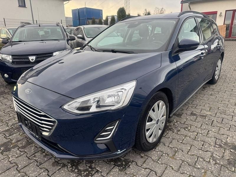 Blau Gebraucht 2018 Ford Focus Trend Kombi | 5.499 € (Superpreis) - Bild 1/4