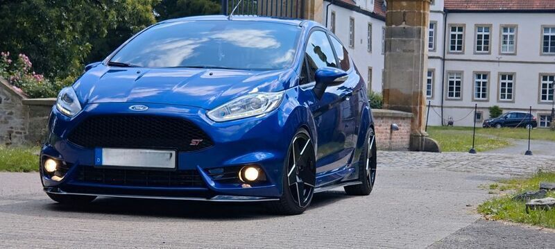 Blau Gebraucht 2014 Ford Fiesta ST Kleinwagen | 15.000 € - Bild 1/4