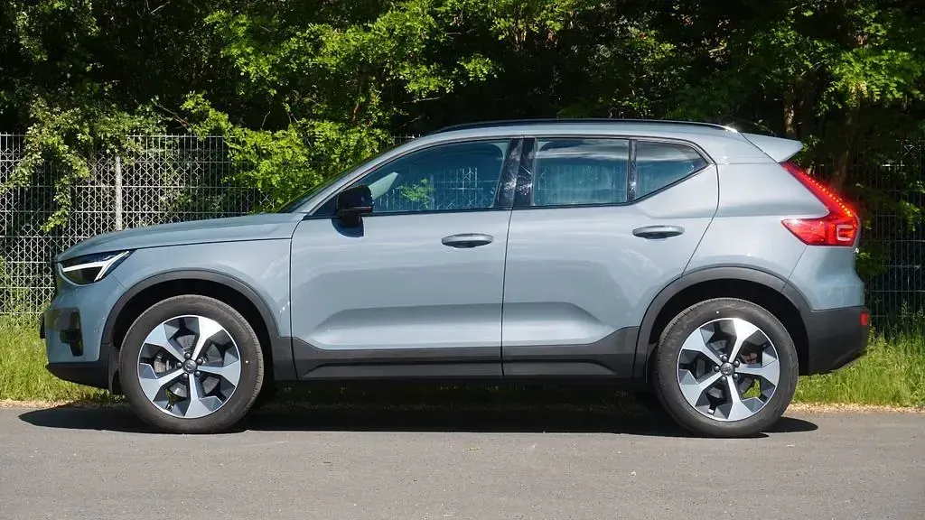 Usata Volvo XC40 Plus 197 CV (144 kW) 2023 Grigio SUV