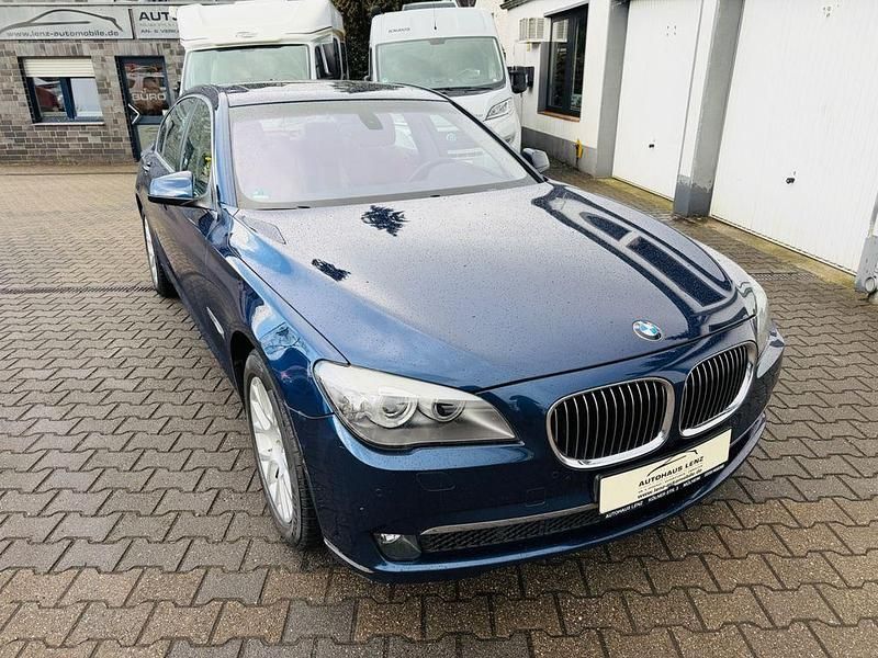 Gebraucht BMW 750 408 PS (300 kW) 2011 Blau Limousine
