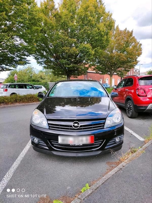 Schwarz Gebraucht 2005 Opel Astra GTC Coupé | 900 € (Superpreis) - Bild 1/4