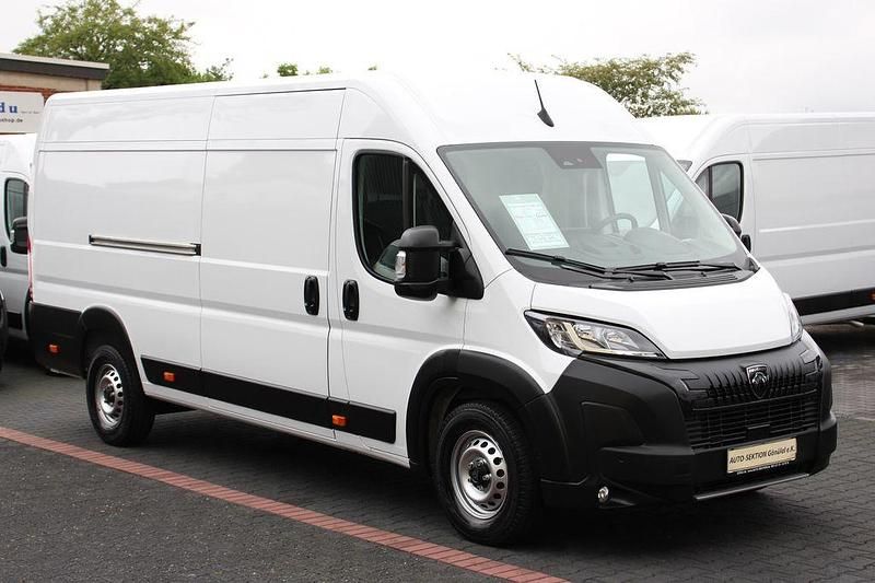 Weiß icy Gebraucht 2024 Peugeot Boxer Van | 26.773 € (Guter Preis) - Bild 1/4