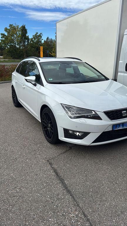 Weiß Gebraucht 2015 Seat Leon ST FR Kombi | 9.299 € (Guter Preis) - Bild 1/4