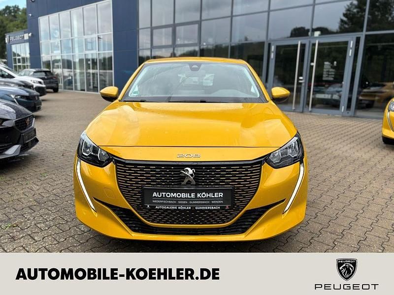 Gelb Gebraucht 2021 Peugeot e-208 GT Kleinwagen | 15.890 € (Fairer Preis) - Bild 1/4
