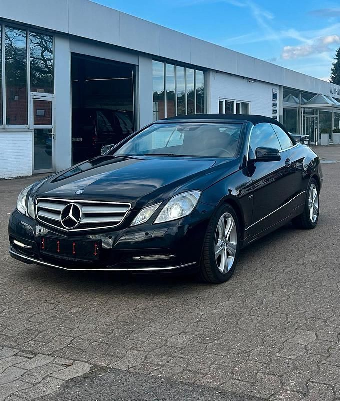 Gebraucht Mercedes E220 170 PS (125 kW) 2011 Schwarz Cabrio
