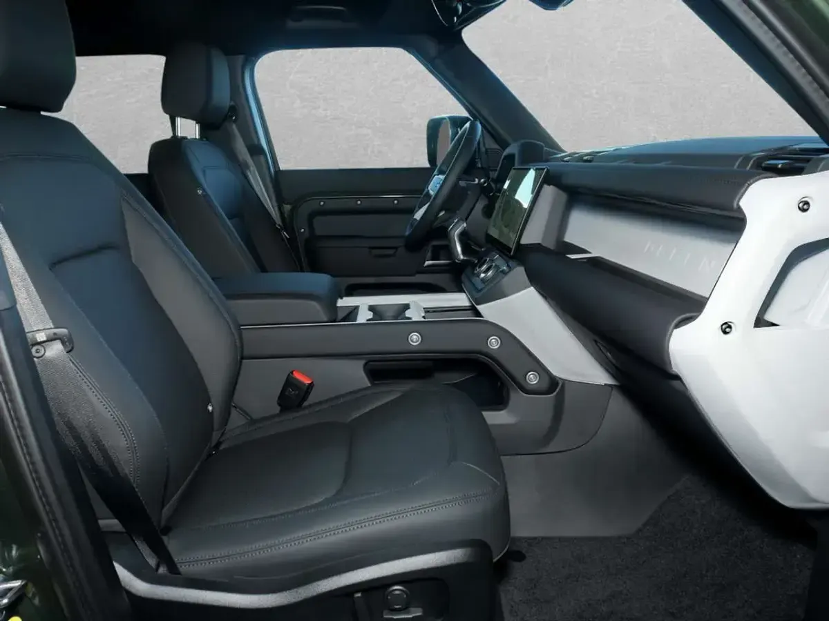 Gebraucht Land Rover Defender SE Dynamic 252 PS (185 kW) 2026 Grün SUV