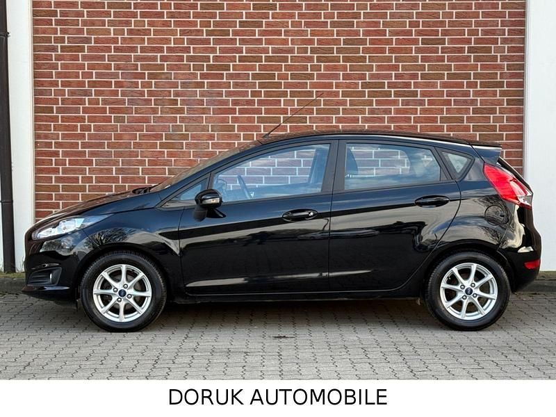 Gebraucht Ford Fiesta Celebration 101 PS (74 kW) 2016 Schwarz Kleinwagen