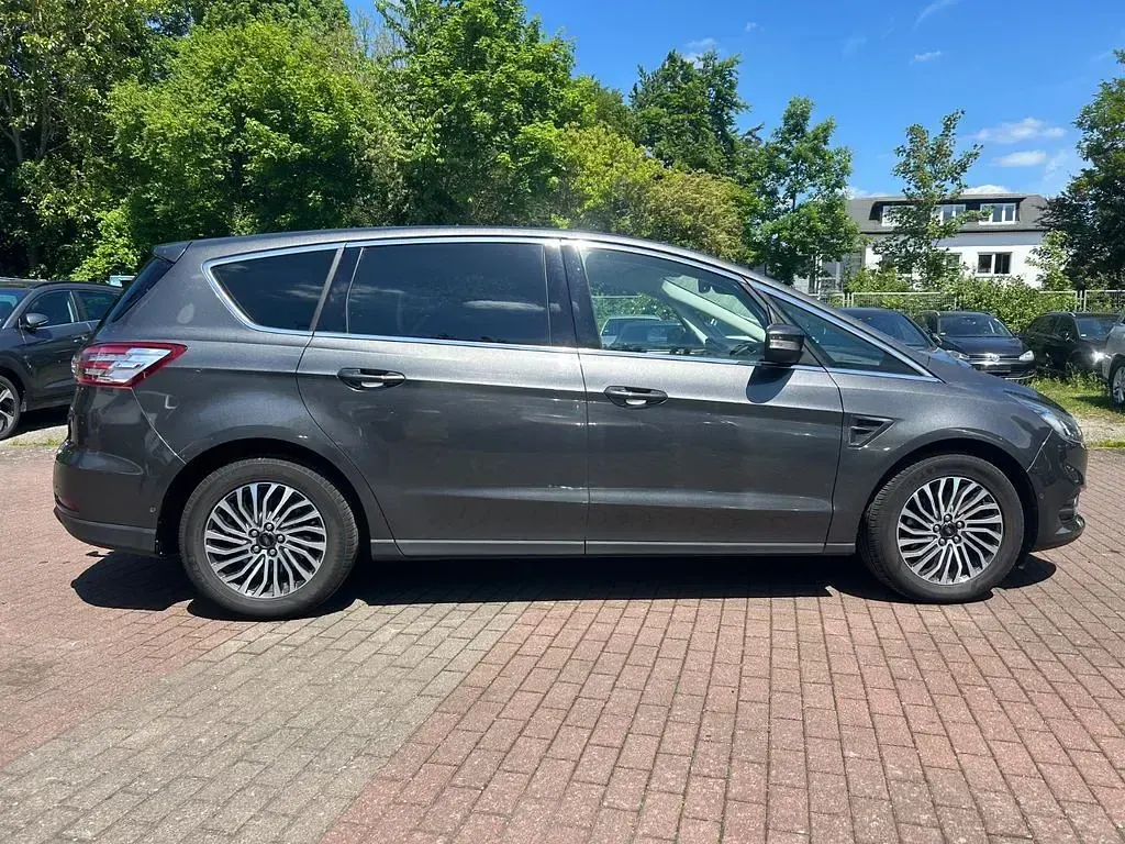 Używany Ford S-MAX Titanium 190 KM (139 kW) 2018 Czarny Minivan