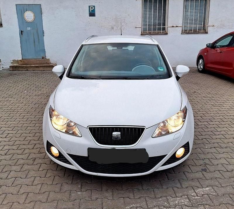 Weiß Gebraucht 2011 Seat Ibiza ST Kombi | 2.850 € (Superpreis) - Bild 1/4