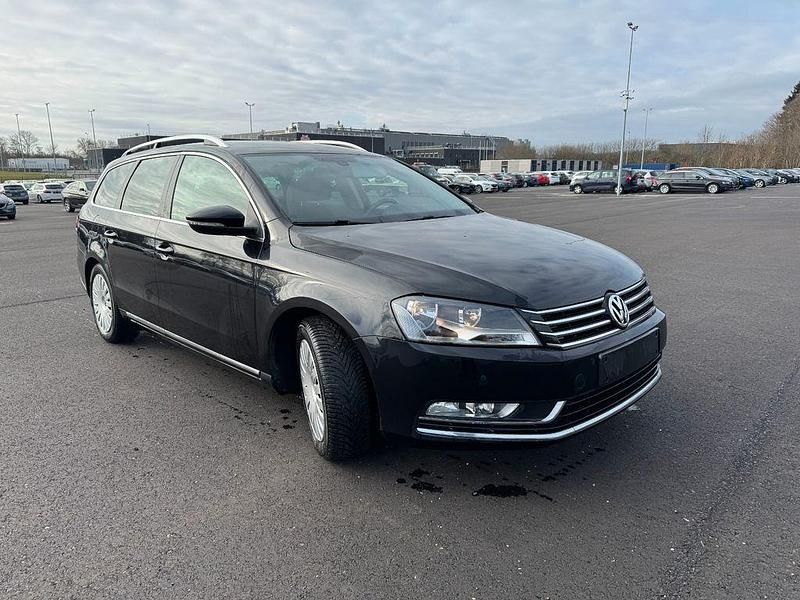 Gebraucht VW Passat Highline 140 PS (102 kW) 2014 Schwarz Limousine