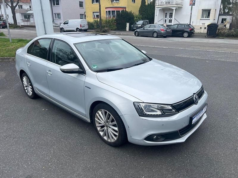 Gebraucht VW Jetta Highline 150 PS (110 kW) 2013 Silber Limousine