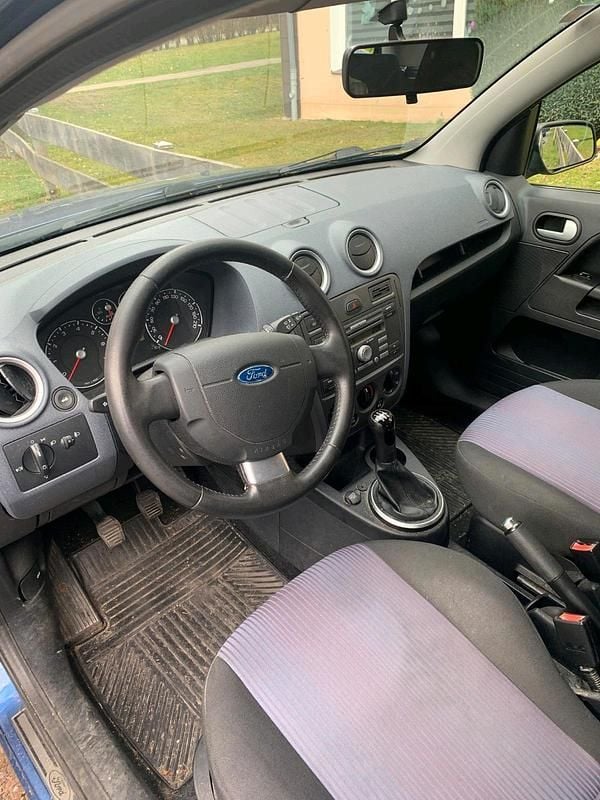 Gebraucht Ford Fusion 80 PS (58 kW) 2010 Blau Kleinwagen