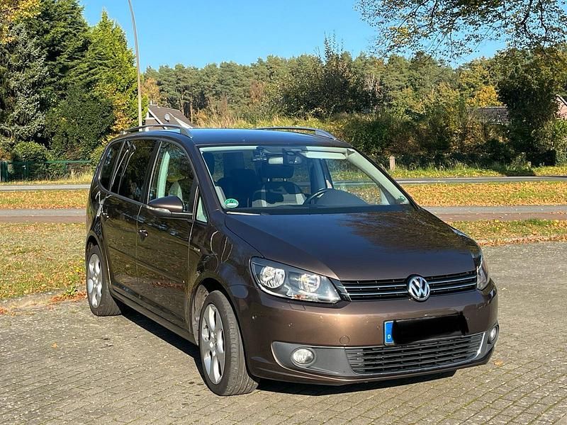 Braun Gebraucht 2013 VW Touran Van / Kleinbus | 8.500 € (Etwas zu teuer) - Bild 1/4