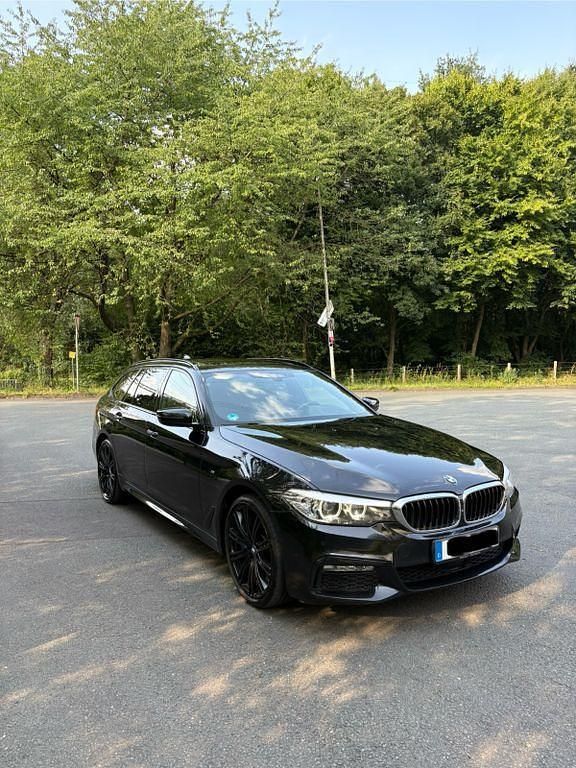 Schwarz Gebraucht 2017 BMW 540 Performance Kombi | 23.499 € (Fairer Preis) - Bild 1/4