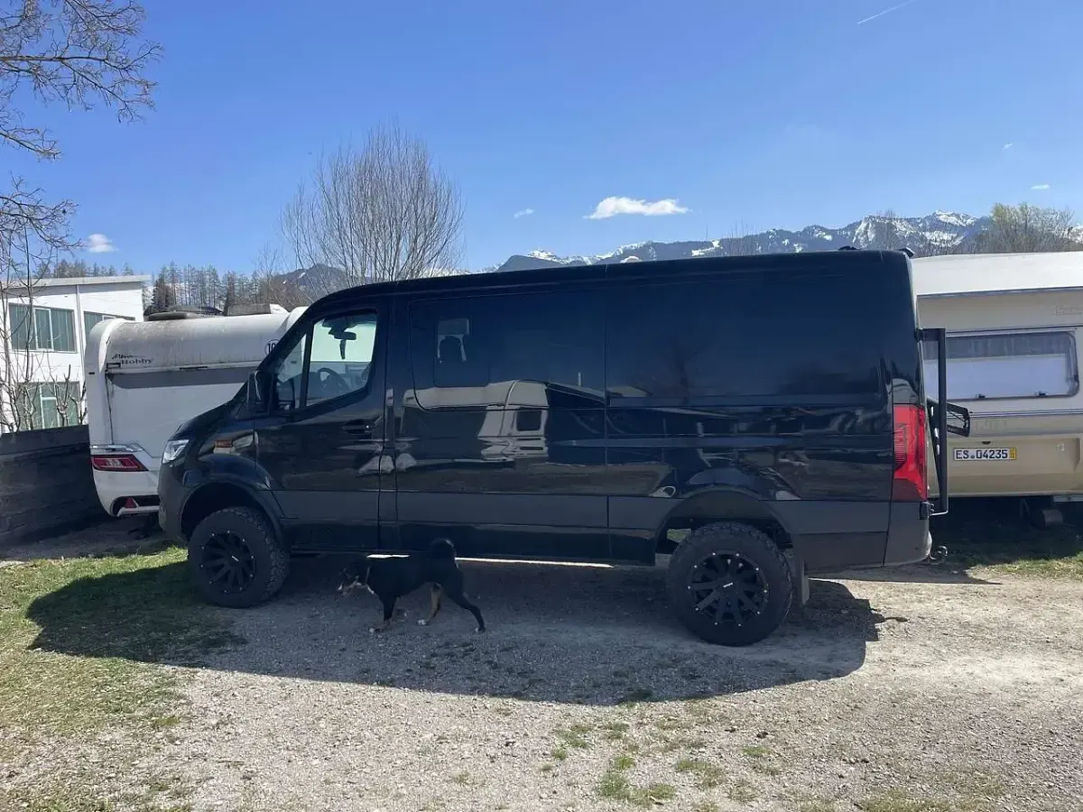 Gebraucht Mercedes Sprinter 190 PS (139 kW) 2024 Schwarz Van