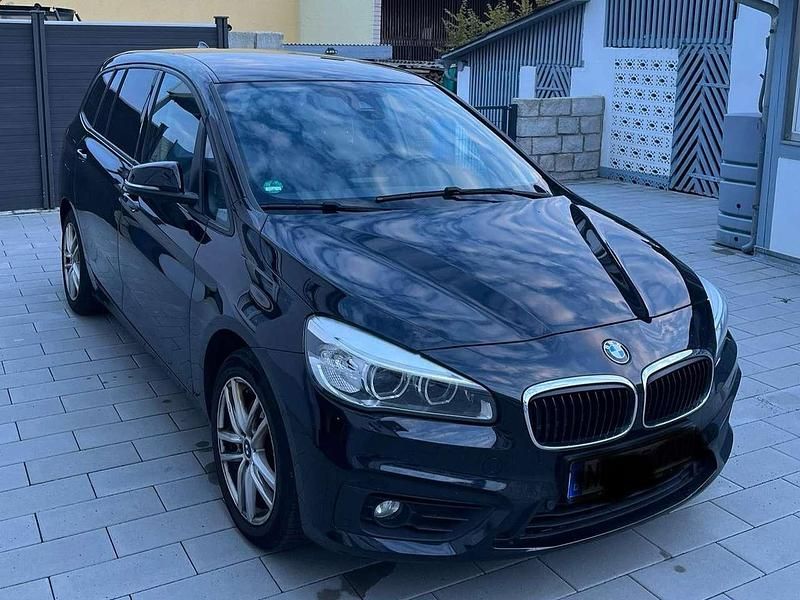 Schwarz Gebraucht 2017 BMW 218 Gran Tourer Advantage Van / Kleinbus | 10.999 € (Guter Preis) - Bild 1/4