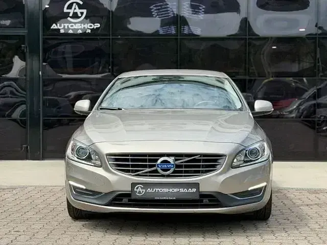 Gebraucht Volvo S60 Summum 150 PS (110 kW) 2016 Gold Limousine