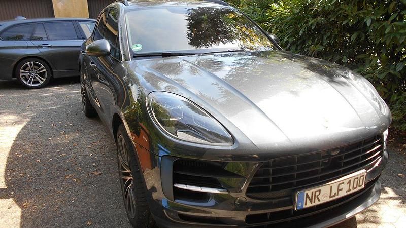 Grau Gebraucht 2019 Porsche Macan S SUV | 44.900 € (Fairer Preis) - Bild 1/4