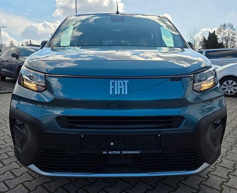 Gebraucht Fiat Doblò 131 PS (96 kW) 2025 Blau Van / Kleinbus