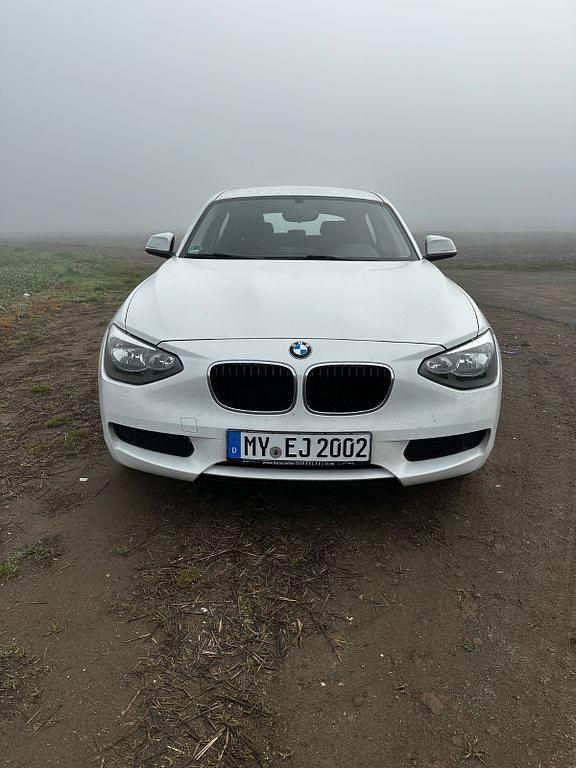 Weiß Gebraucht 2012 BMW 114 Kleinwagen | 5.900 € (Fairer Preis) - Bild 1/4