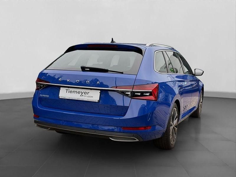 Gebraucht Skoda Superb LAURIN & KLEMENT 150 PS (110 kW) 2021 Blau Kombi
