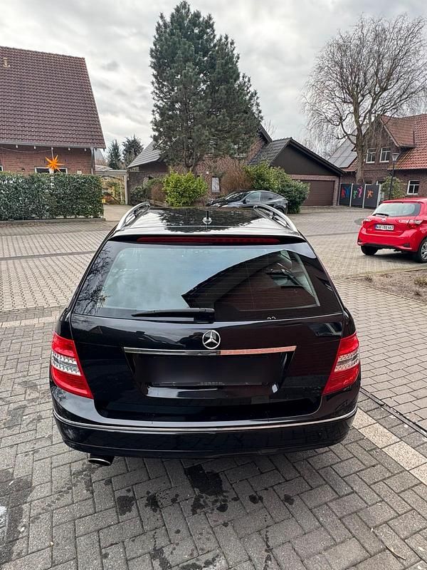 Gebraucht Mercedes 250 204 PS (150 kW) 2010 Schwarz Kombi