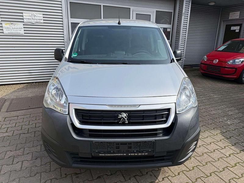 Gebraucht Peugeot Partner Premium 99 PS (72 kW) 2018 Grau/metalliclackierung Van / Kleinbus