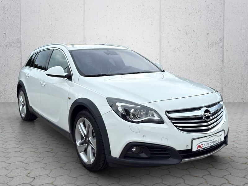 Weiß Gebraucht 2015 Opel Insignia Country Tourer S Kombi | 10.990 € (Etwas zu teuer) - Bild 1/4