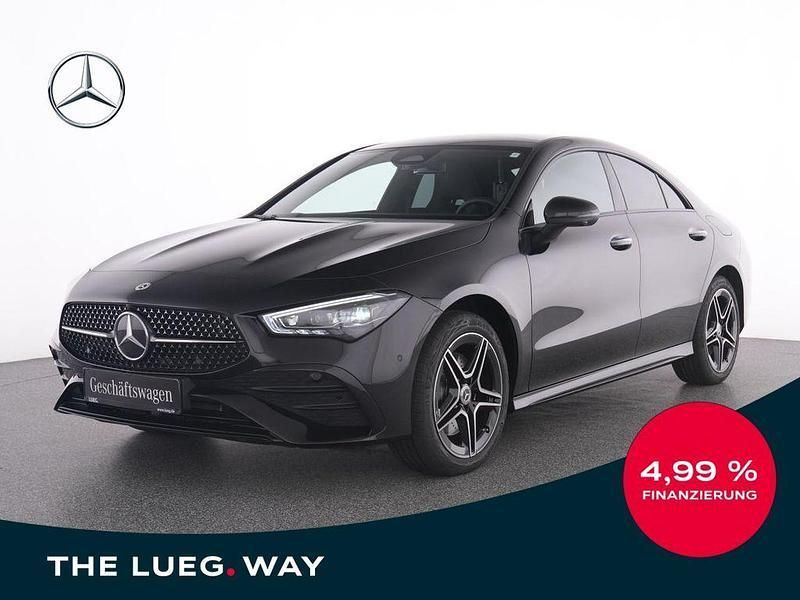 Schwarz metalliclack kosmossch Gebraucht 2024 Mercedes CLA250e AMG Limousine | 41.685 € (Fairer Preis) - Bild 1/4